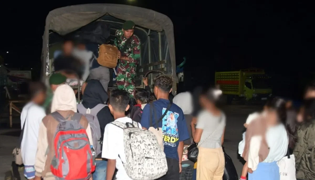 Satgas Pamtas Yonarmed 11 Kostrad Gagalkan Penyelundupan 57 Pekerja Migran Ilegal ke Malaysia