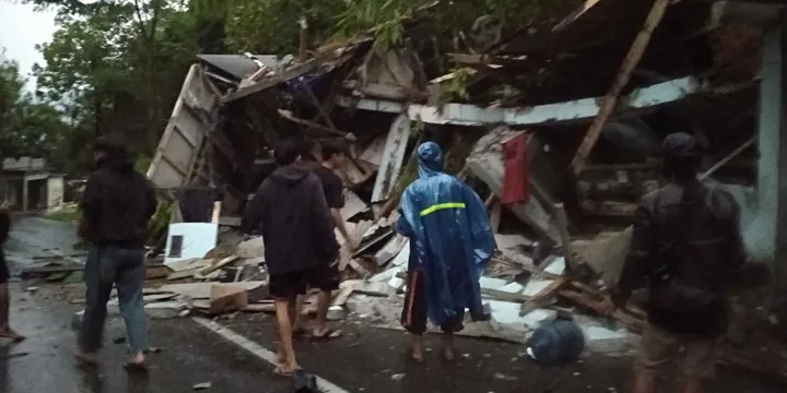 Tragedi Longsor di Bungbulang Garut, Rumah dan Bengkel Tertimbun