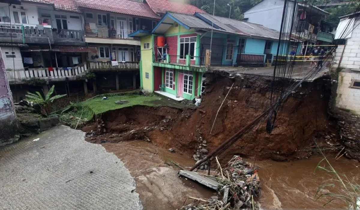 BNPB Percepat Pemulihan Akses Jalan di Bogor Pasca Banjir Bandang