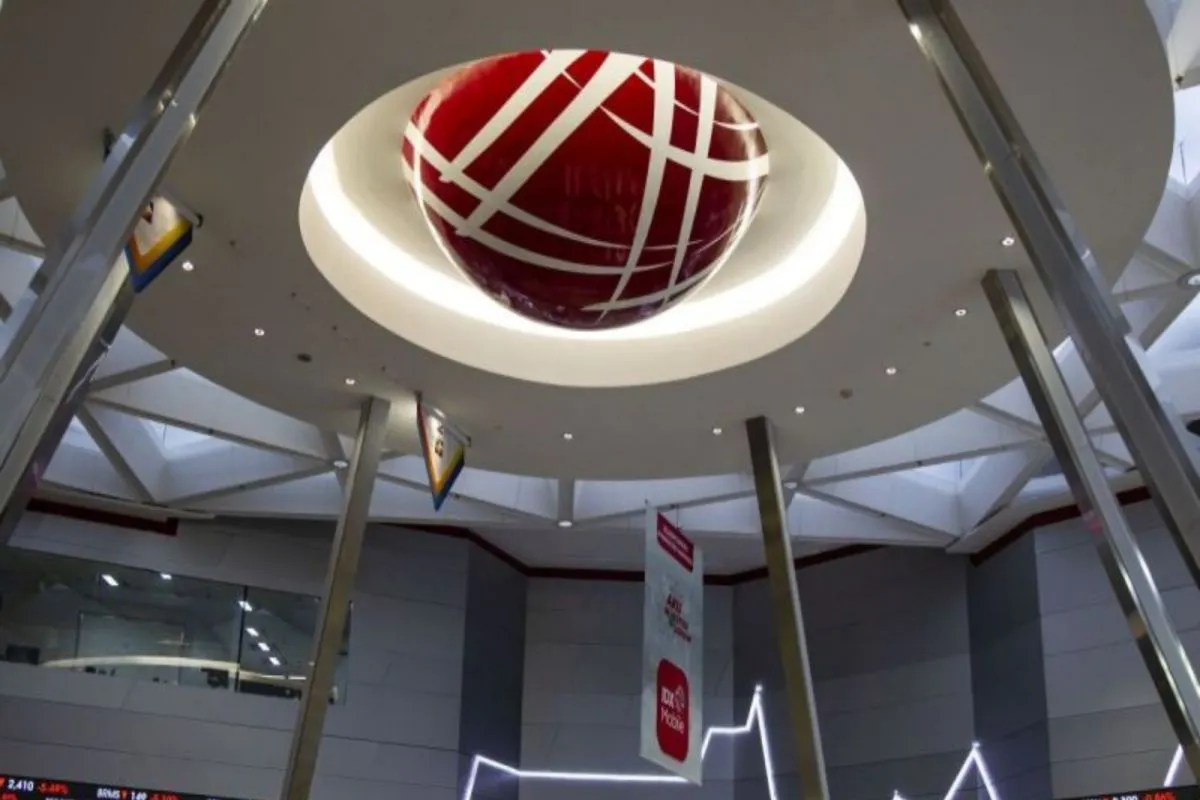 IHSG Melemah di Tengah Tekanan Pasar Global dan Regional